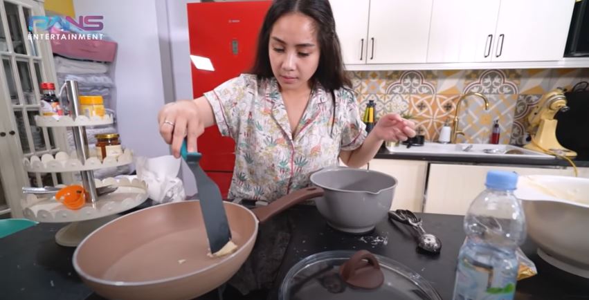 7 Langkah bikin fluffy pancake ala Nagita Slavina, lembut maksimal