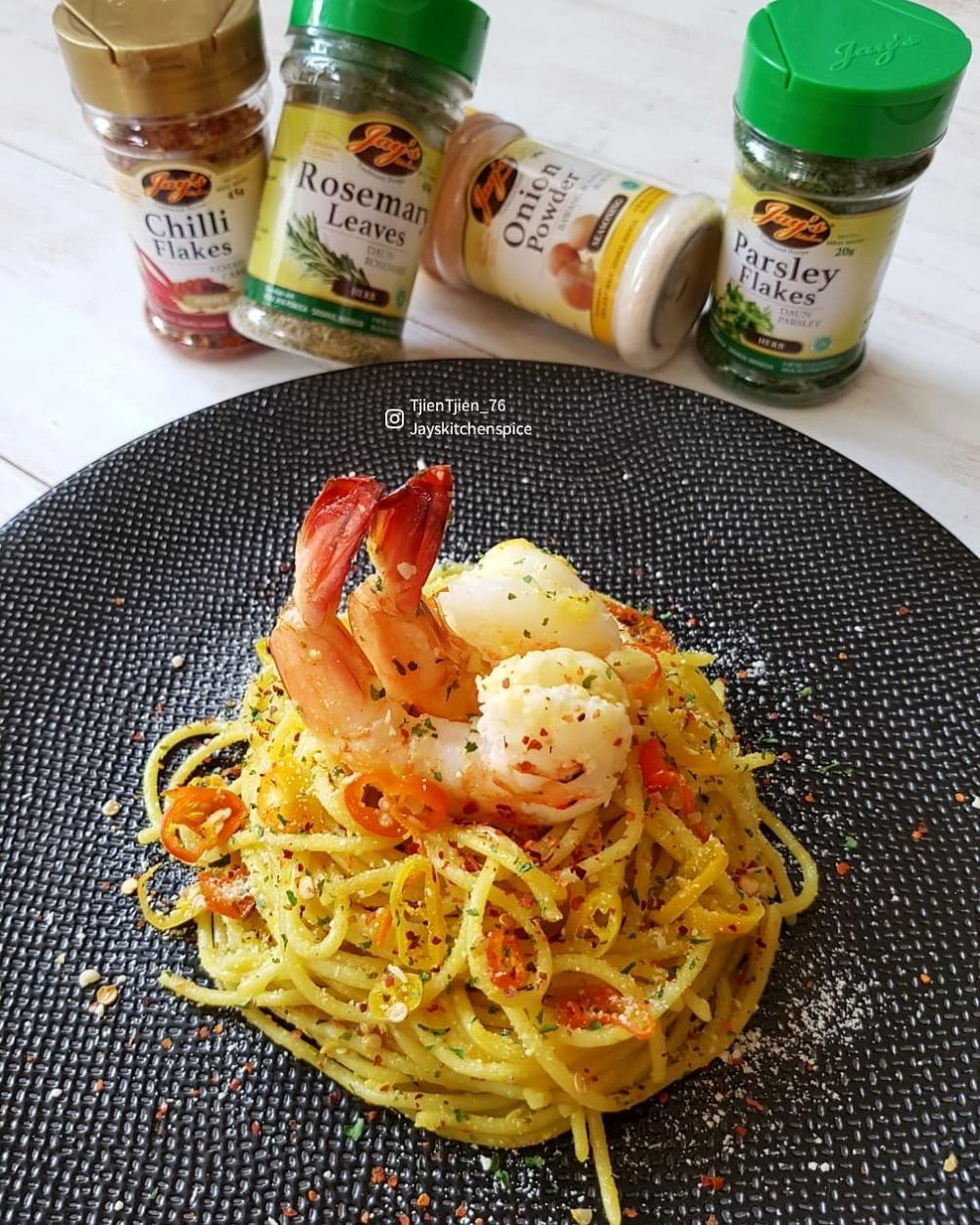 11 Resep spaghetti aglio olio, nikmatnya kayak di resto