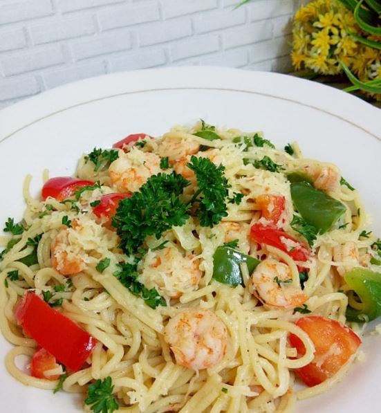 11 Resep spaghetti aglio olio, nikmatnya kayak di resto