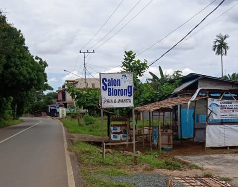 11 Nama warung temanya seram ini bikin pembeli penasaran