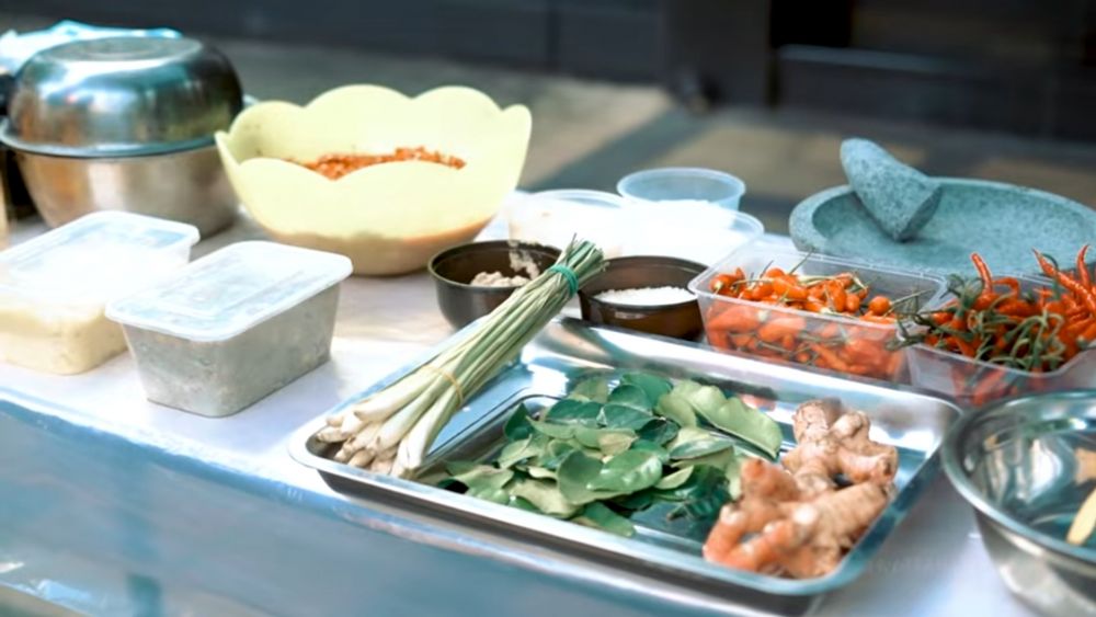 9 Momen Atta masak 1000 porsi bakso mercon, turuti ngidam Aurel