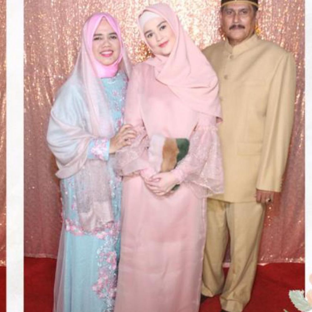 9 Potret kedekatan Cut Meyriska dan sang ayah, penuh kehangatan