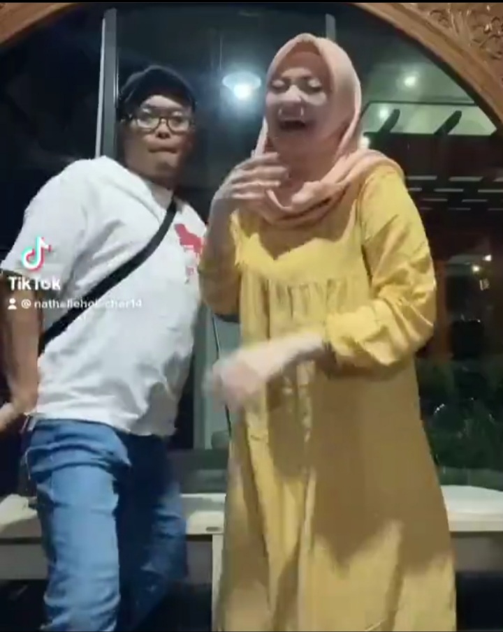 9 Gaya OOTD hamil ala Nathalie Holscher, long dress jadi andalan