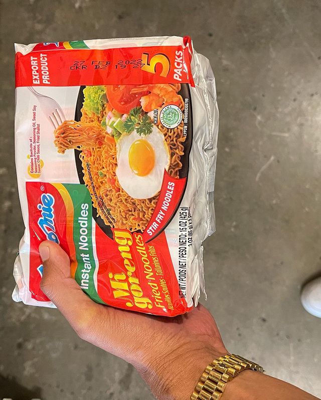 7 Momen Yellow Claw kulineran Indonesia di LA, makan nasi rames