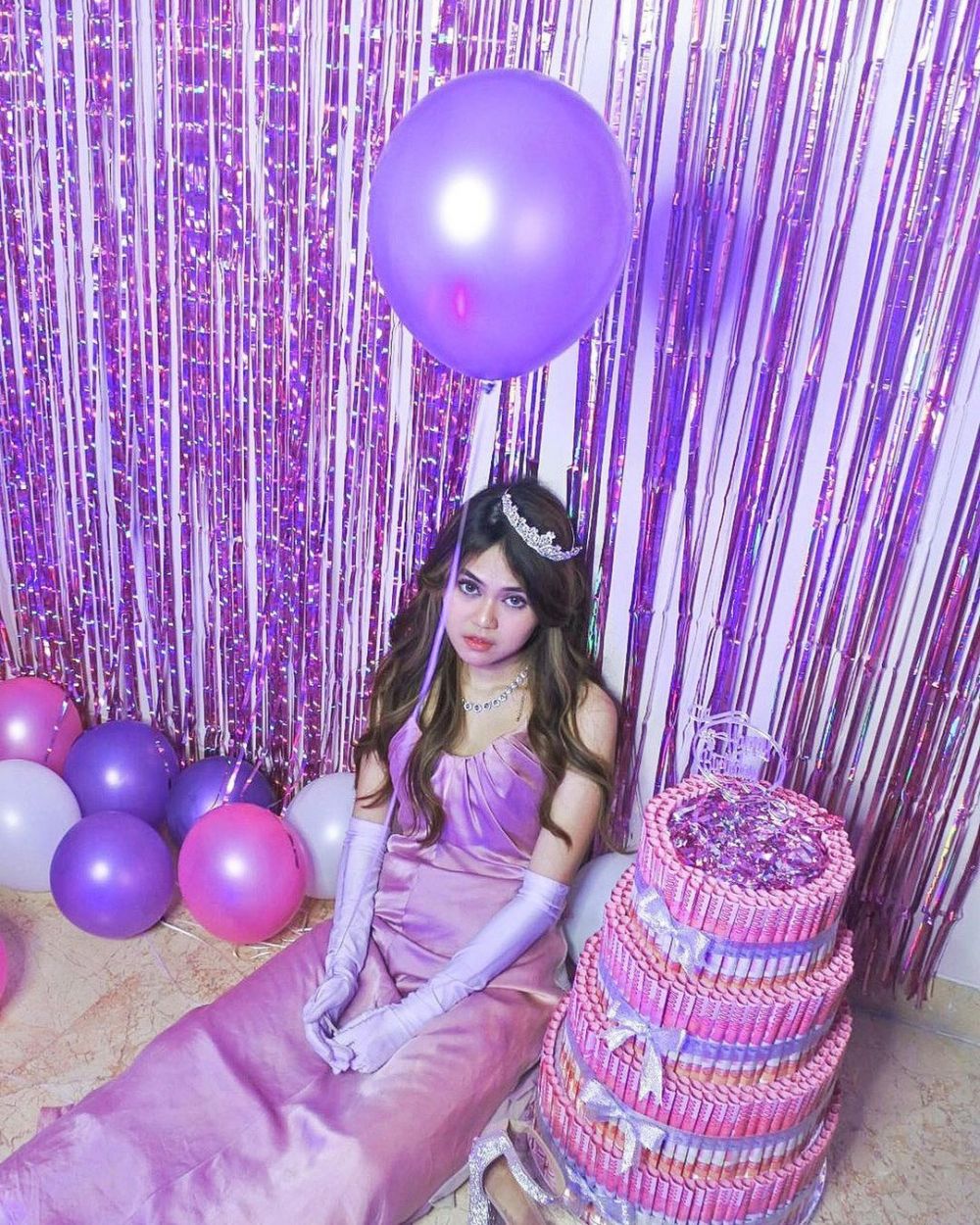 7 Potret ultah ke-23 keponakan Paramitha Rusady, kuenya curi perhatian