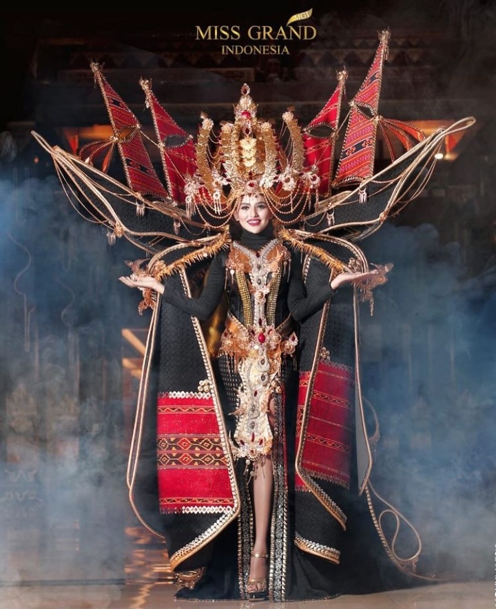 Kerap jadi terbaik, ini 7 kostum Indonesia di kontes kecantikan dunia