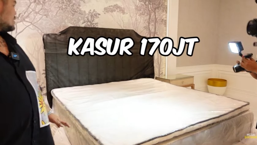 9 Potret sudut kamar baru Ivan Gunawan, kasurnya curi perhatian