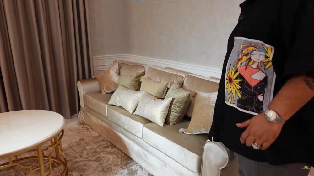 9 Potret sudut kamar baru Ivan Gunawan, kasurnya curi perhatian