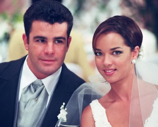 Momen pernikahan 7 pasangan seleb di telenovela ini bikin baper