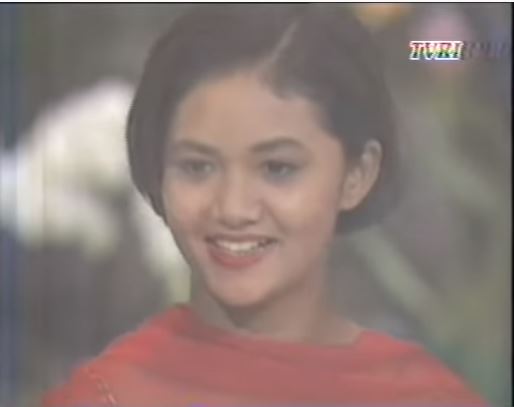 Tampil beda, foto lawas 7 seleb dengan rambut bob ini bikin terpesona