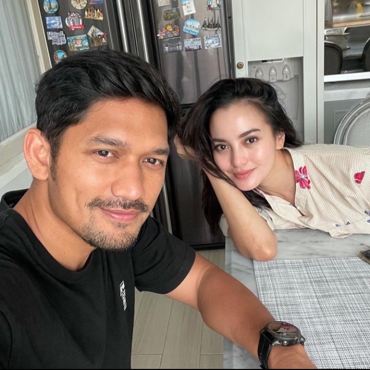 Kisah cinta 5 seleb ini semula diragukan, tak nyana berujung pelaminan