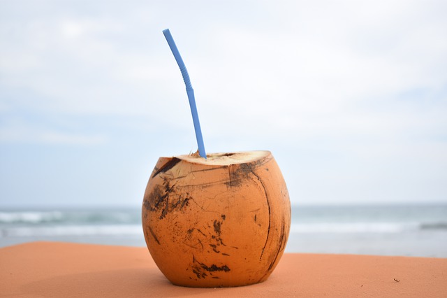 5 Cara Aurel Hermansyah jaga kehamilan, rutin minum air kelapa
