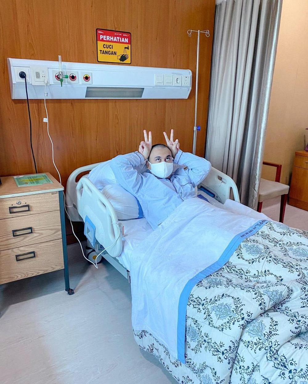 Raditya Dika jalani operasi usus buntu, unggahannya curi perhatian