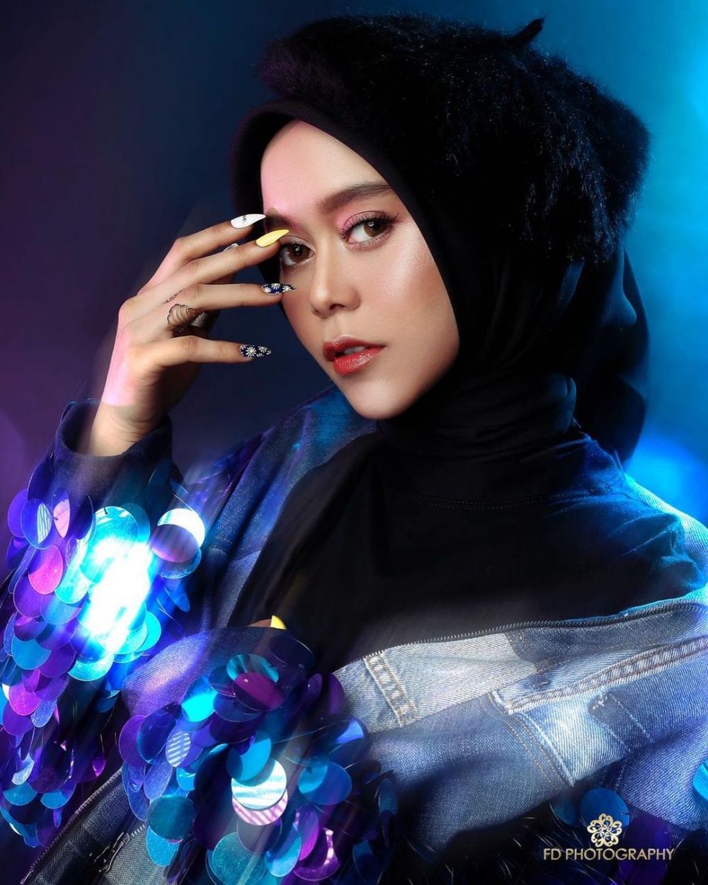 9 Beda gaya Dinda Hauw & Lesty Kejora pakai makeup tebal, cantik pol