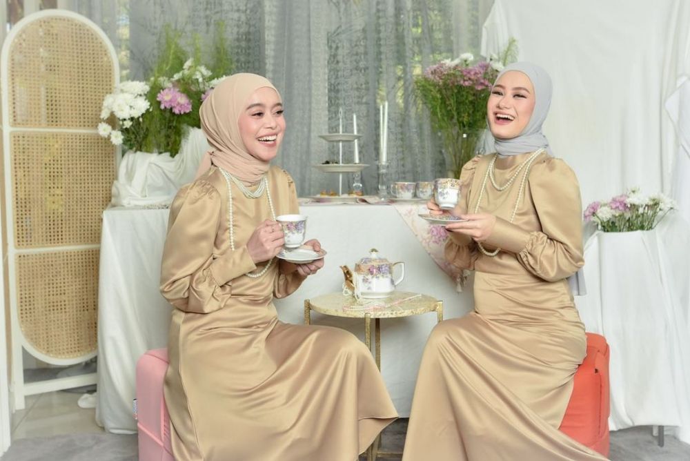 9 Beda gaya Dinda Hauw & Lesty Kejora pakai makeup tebal, cantik pol