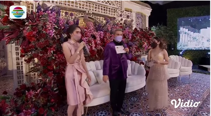 11 Potret dekor Tasyakuran Pernikahan Lesty-Billar, bak padang bunga