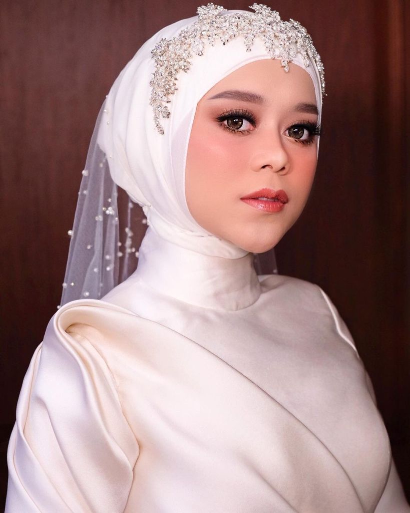 9 Detail penampilan Lesty Kejora di acara tasyakuran pernikahannya