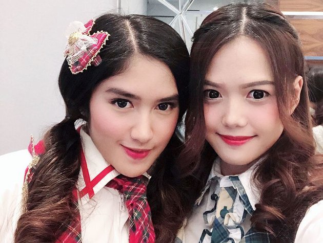7 Potret lawas Ochi Rosdiana bareng personel JKT48, gayanya nyentrik