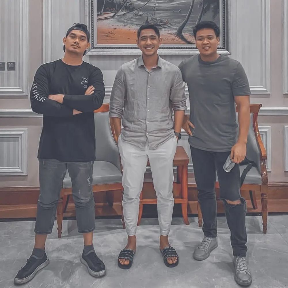 Potret Arya Saloka bareng geng basket ini bukti parasnya awet muda