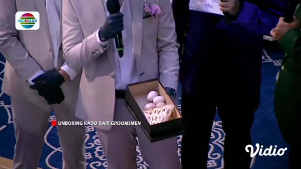 8 Kado Lesty dan Rizky Billar dari bridesmaid & groomsmen, penuh makna