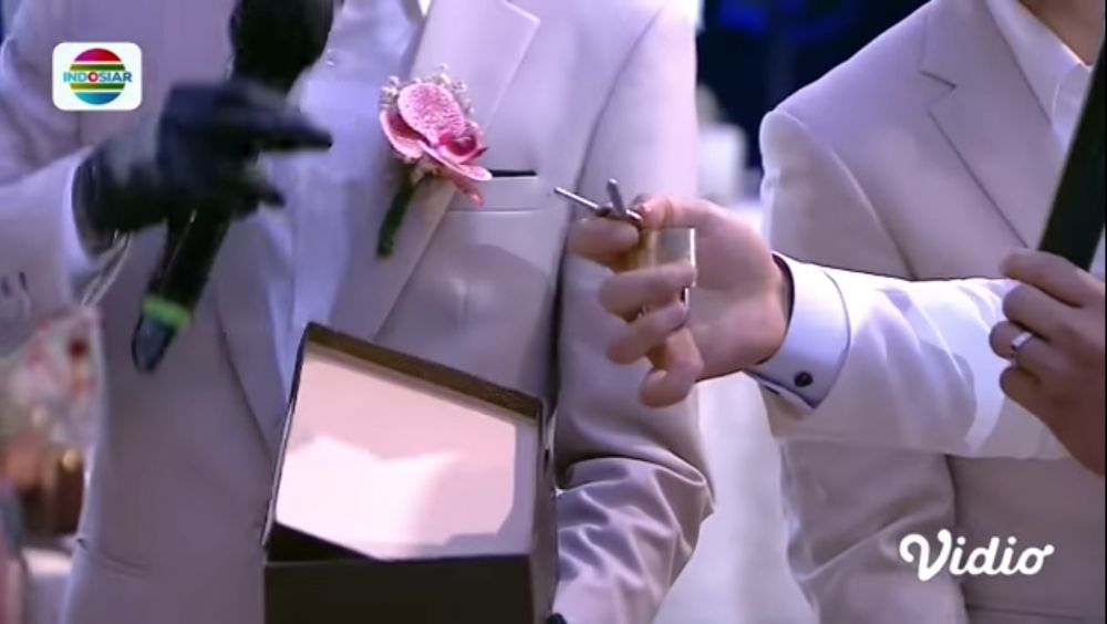 8 Kado Lesty dan Rizky Billar dari bridesmaid & groomsmen, penuh makna