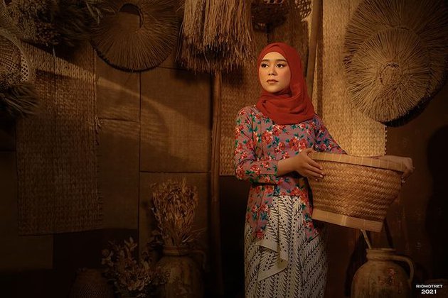 9 Pemotretan Lesty Kejora & Rizky Billar tema Kabayan, posenya kocak