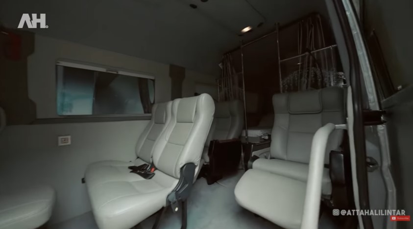 11 Momen Atta Halilintar bagi-bagi kado, calon bayinya diberi mobil