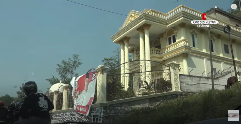 Lihat rumah Kades super mewah, Dedi Mulyadi sampai melongo