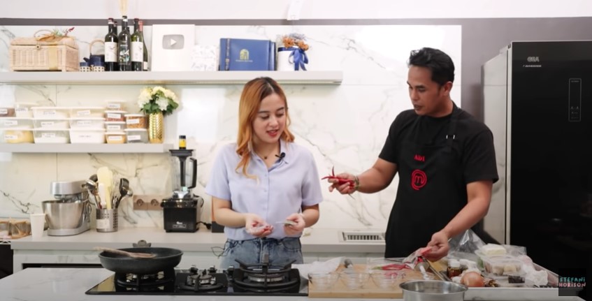 9 Momen Lord Adi masak bareng Fani juara MasterChef 5, kocak maksimal