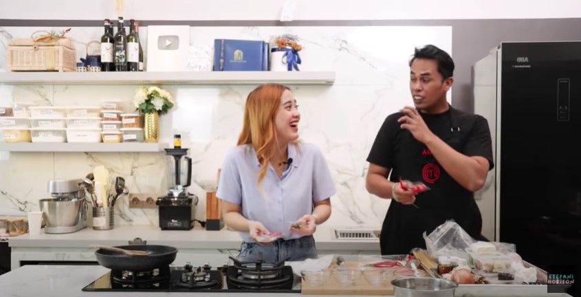 9 Momen Lord Adi masak bareng Fani juara MasterChef 5, kocak maksimal