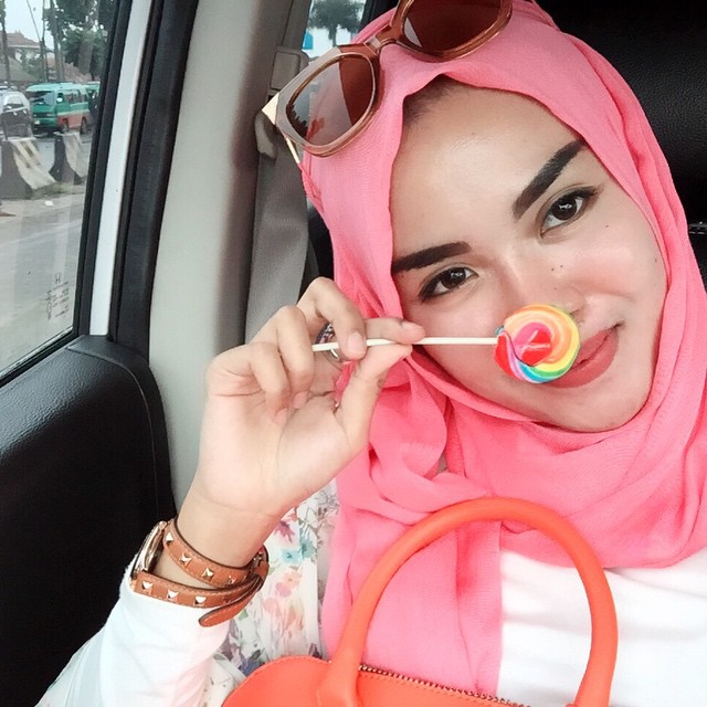 9 Transformasi gaya hijab Medina Zein dari masa ke masa