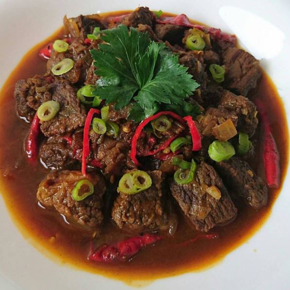 9 Resep kari daging, bumbu rempahnya nendang banget