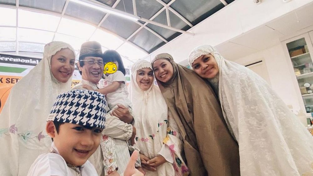 7 Potret Kak Seto bareng keluarga, kompak dan harmonis