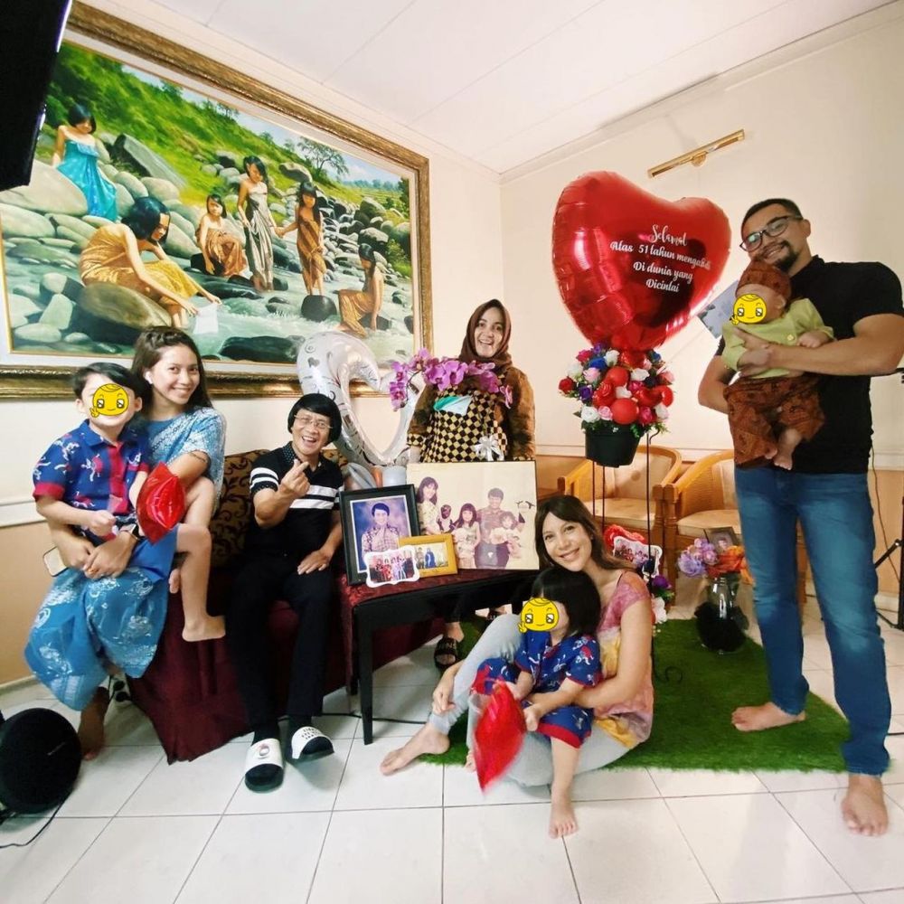 7 Potret Kak Seto bareng keluarga, kompak dan harmonis