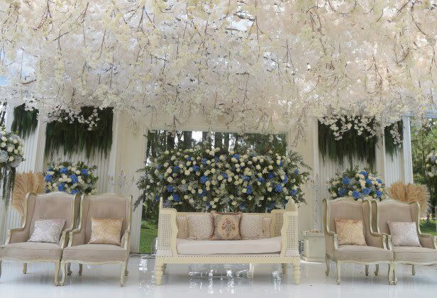 Potret dekorasi pernikahan 8 seleb bertema internasional, inspiratif