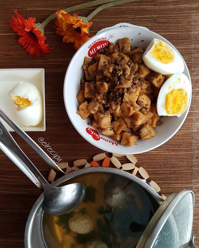 9 Resep nasi bakmoy ala rumahan, lezatnya bikin nambah terus