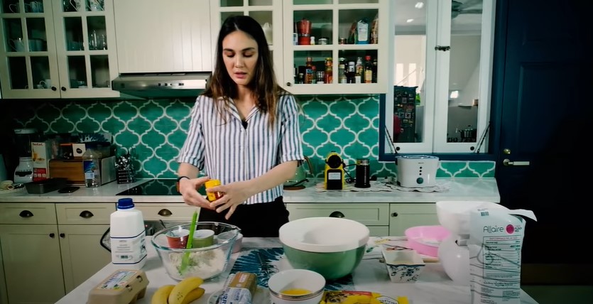 Intip resep banana bread ala Luna Maya, simpel dan menyehatkan