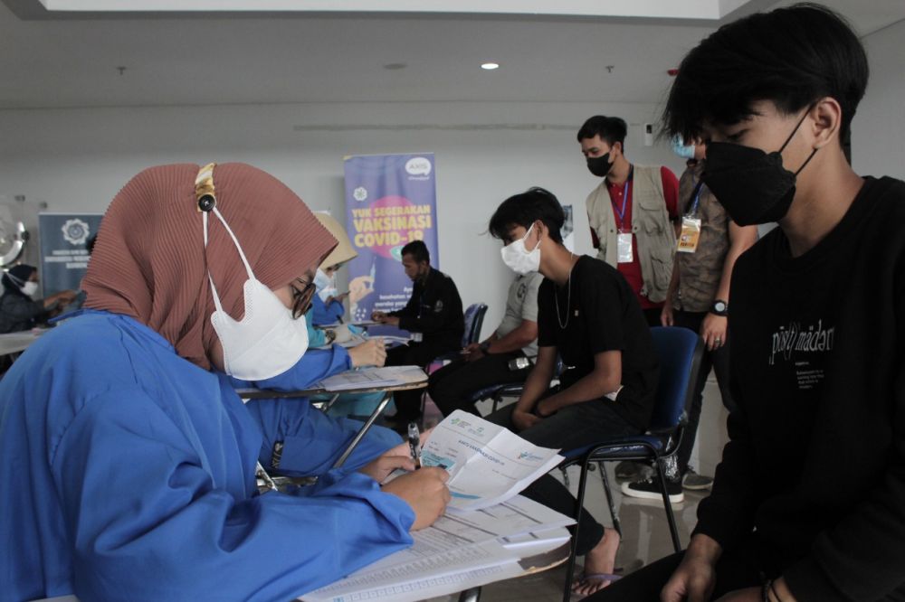 Atasi pandemi, Axis gelar vaksinasi 3.200 pelajar & mahasiswa Bandung