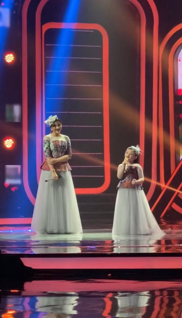 Aksi 7 penyanyi duet bareng anak di panggung, terbaru Ayu Ting Ting