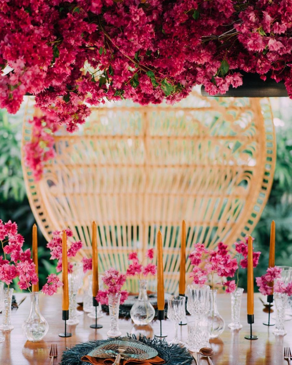 9 Potret kejutan ultah ke-41 Indah Kalalo, kuenya sayang buat dimakan