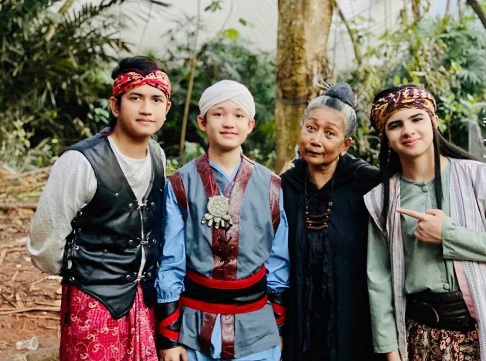 9 Potret Zikri Daulay di sinetron kolosal, gagah pakai baju pendekar