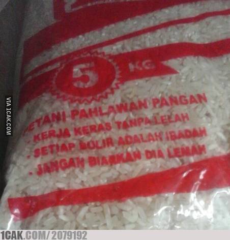 11 Tulisan di kemasan makanan ini nggak nyambung, pembeli jadi bingung