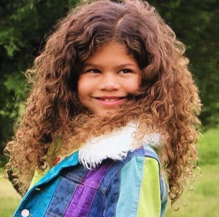 9 Potret masa kecil Zendaya, rambut keritingnya tak berubah