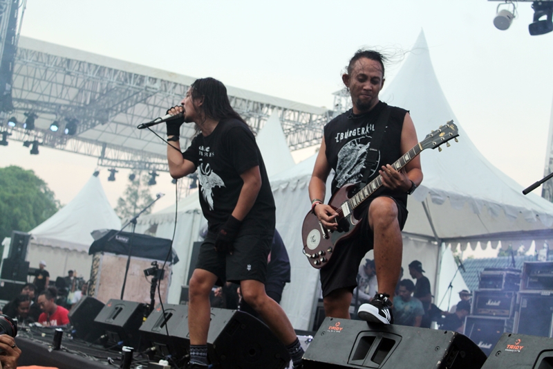 Keinginan terakhir Eben Burgerkill sebelum wafat, main bareng GodBless