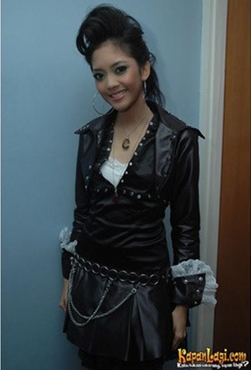 7 Potret lawas Ririn Dwi Ariyanti, pernah tampil tomboi