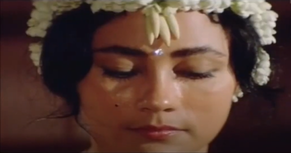 11 Potret lawas Suzanna perankan tokoh ratu, mahkota ularnya ikonik