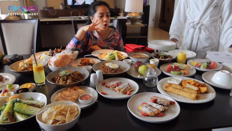 9 Menu makan Nagita Slavina saat karantina di hotel, sampai 15 piring