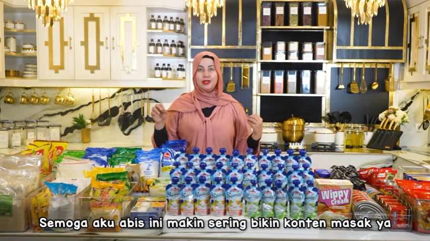 11 Potret dapur Tasyi Athasyia, estetik dan rapi mirip supermarket