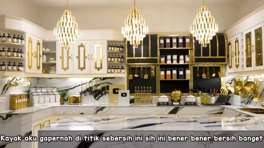 11 Potret dapur Tasyi Athasyia, estetik dan rapi mirip supermarket