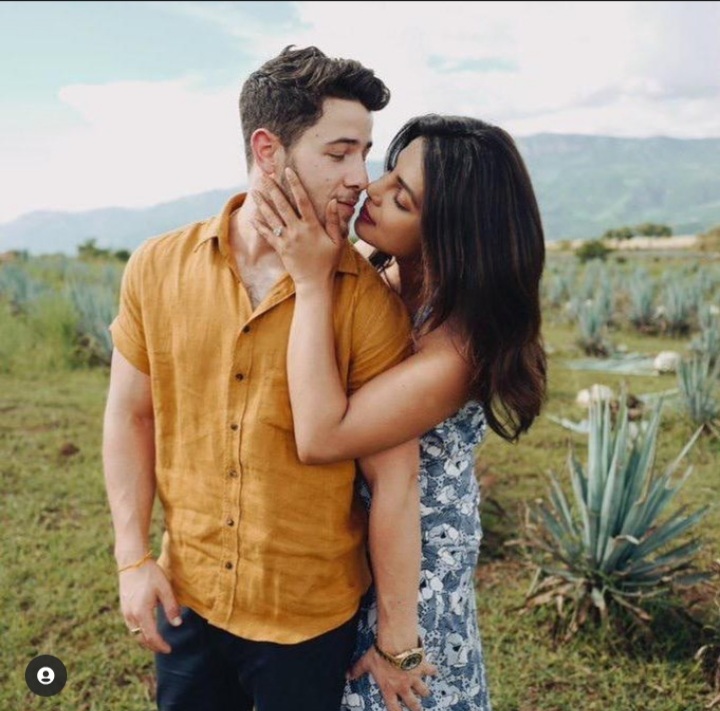 5 Seleb India ini jatuh ke pelukan pria lebih muda sepuluh tahun